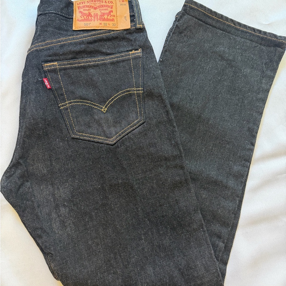 Levi's Men's Dark Blue Straight Jeans with Contrast Stitching